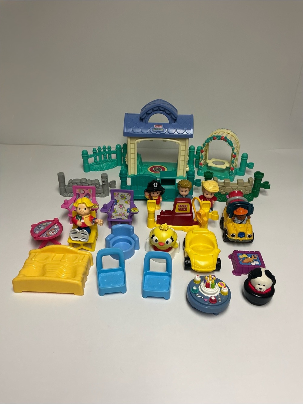 Fisher-Price Little People Lot- Figures & Accessories